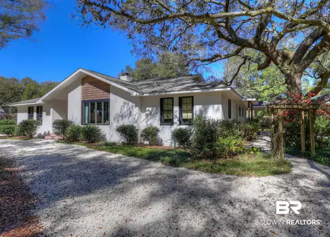 7 Summer Ln, Fairhope, AL 36532