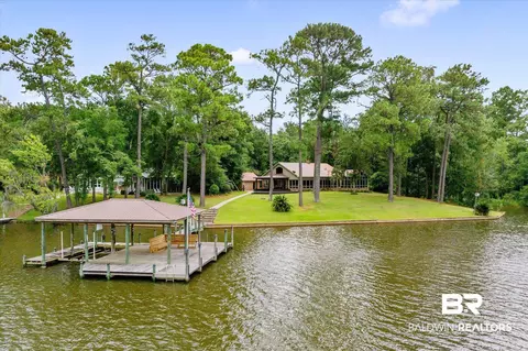 2228 Riverside Dr, Mobile, AL 36605