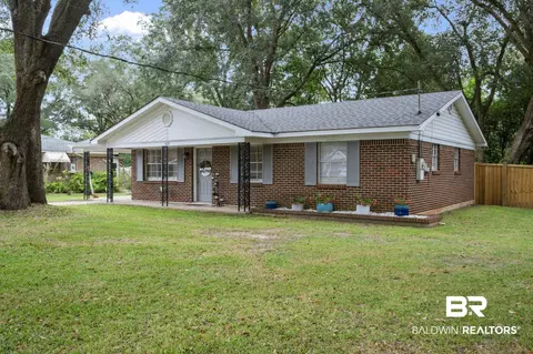 621 Ann St, Saraland, AL 36571