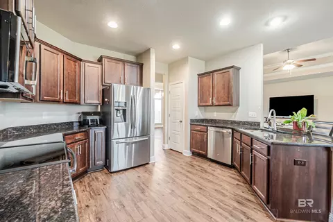 Kitchen - 26385 Augustine Dr, Daphne, AL 36526 photo 4 of 4