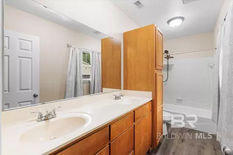Bath - 3828 Mcgrue Ln, Mobile, AL 36605 photo 1 of 2