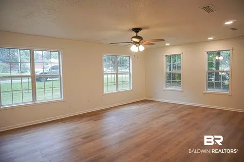 4734 Kirkwell Dr, Mobile, AL 36619 photo 3