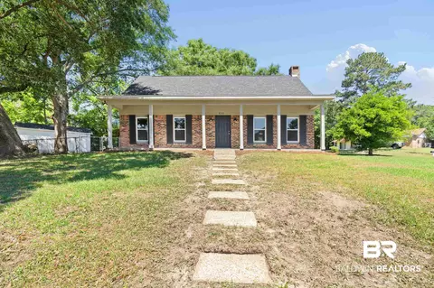 8310 Twin Lakes Dr, Mobile, AL 36695