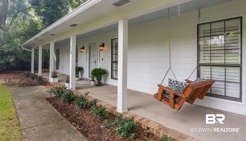 714 Holly Dr, Fairhope, AL 36532