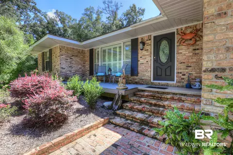 210 Gayfer Ct, Fairhope, AL 36532