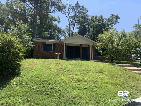 517 Woodlore Dr, Chickasaw, AL 36611