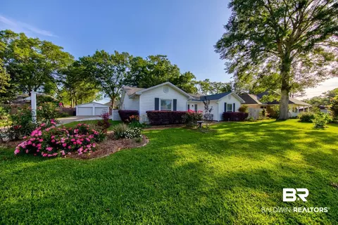 304 W Palm Ave, Foley, AL 36535