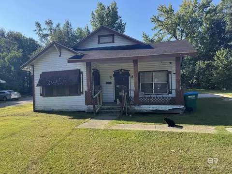 194 E Ashley St, Atmore, AL 36502