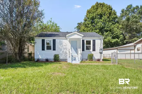 458 4th Ave, Chickasaw, AL 36611