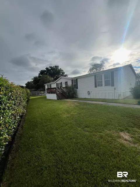 1886 Suavez Dr, Lillian, AL 36549