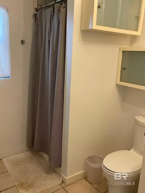 Bath - 20 Lancaster Rd, Mobile, AL 36608 photo 1 of 2