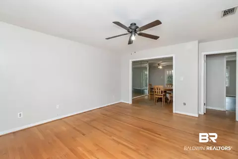 320 Vanderbilt Dr, Mobile, AL 36608 photo 5