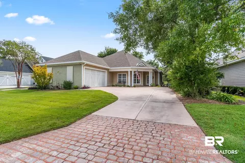 528 Retreat Ln, Gulf Shores, AL 36542