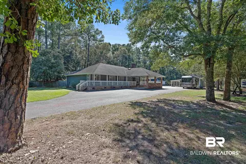 8035 Davenport St, Bayou La Batre, AL 36509