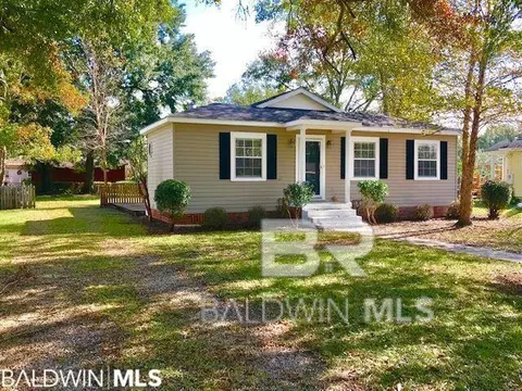207 5th Ave, Atmore, AL 36502