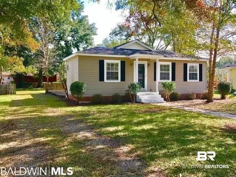 207 5th Ave, Atmore, AL 36502