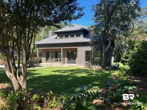 13 Echo Ln, Fairhope, AL 36532