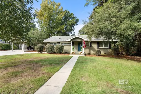 401 Camellia Ct, Fairhope, AL 36532