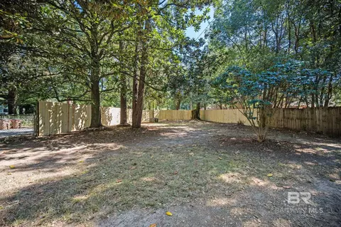 Exterior - 5211 S Border Dr, Mobile, AL 36608 photo 6 of 9