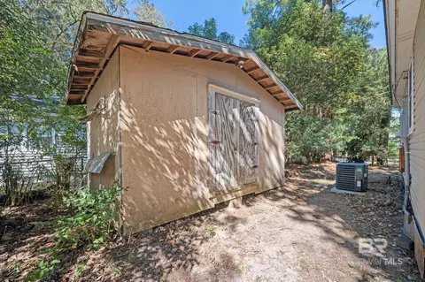 Exterior - 5211 S Border Dr, Mobile, AL 36608 photo 8 of 9