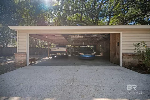 Exterior - 5211 S Border Dr, Mobile, AL 36608 photo 4 of 9