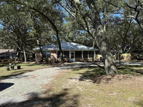 9201 Bayview Dr, Lillian, AL 36549