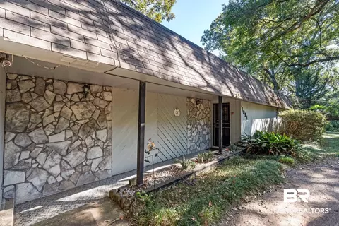 1091 Azalea Rd, Mobile, AL 36693