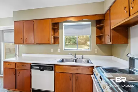 602 Markham Dr, Mobile, AL 36609 photo 6