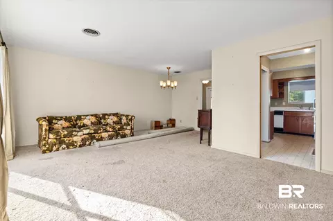 602 Markham Dr, Mobile, AL 36609 photo 3