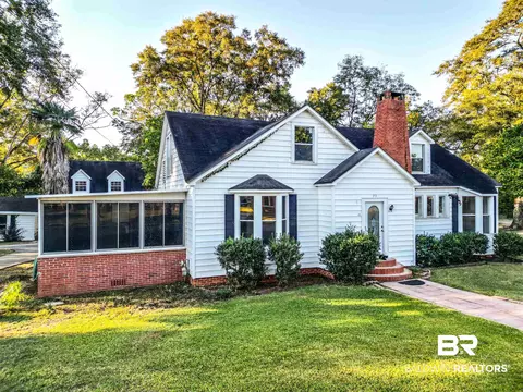 73 Liberty St, Monroeville, AL 36460