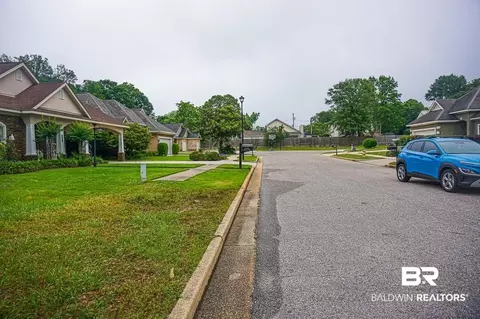 6342 Hillcrest Trace Dr, Mobile, AL 36609 photo 2