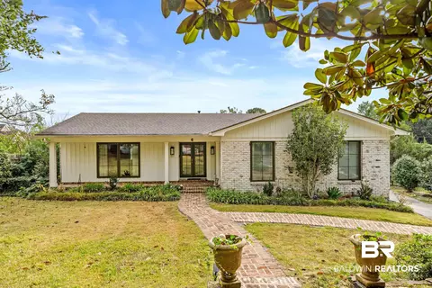 6 Springhill Ct, Mobile, AL 36608