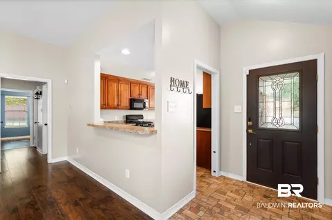 1604 Donham Dr, Mobile, AL 36618 photo 2