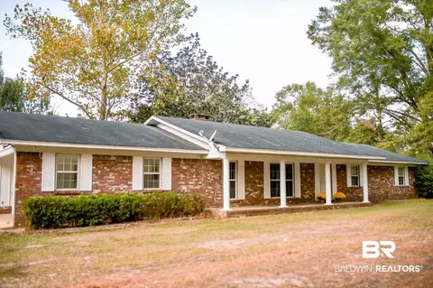 533 Green Acres Rd, Atmore, AL 36502