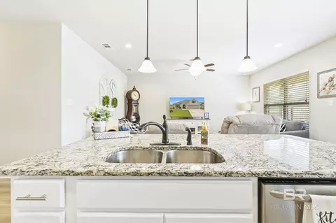Kitchen - 910 Gibson Ct, Foley, AL 36535 photo 4 of 7