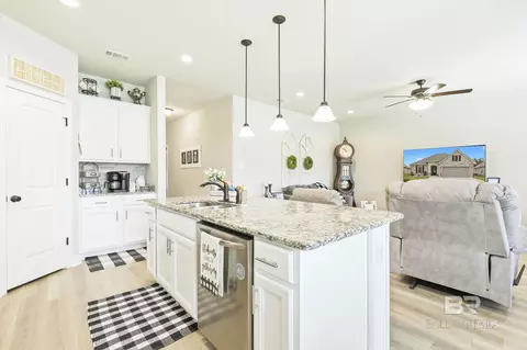 Kitchen - 910 Gibson Ct, Foley, AL 36535 photo 6 of 7