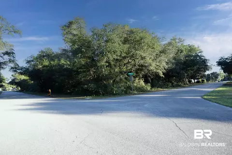 621 Forestwood Dr, Gulf Shores, AL 36542