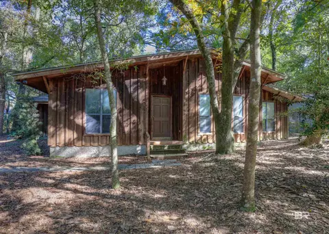 155 Laurel Ave, Fairhope, AL 36532