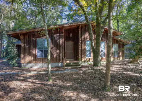 155 Laurel Ave, Fairhope, AL 36532