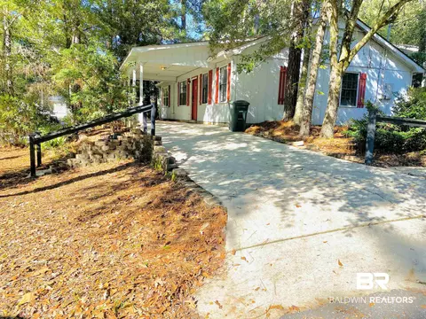 100 Perry Cir, Daphne, AL 36526