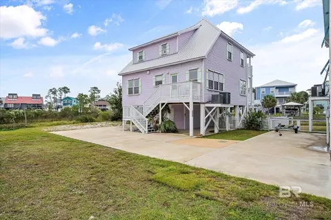 227 W 8th Ave, Gulf Shores, AL 36542