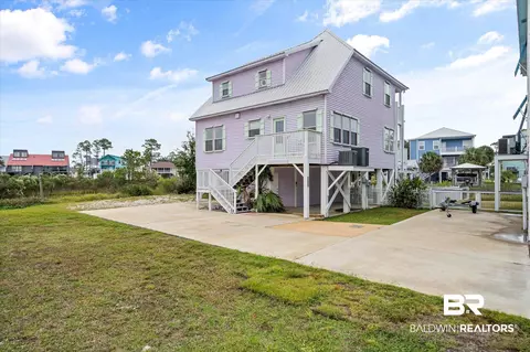 227 W 8th Ave, Gulf Shores, AL 36542