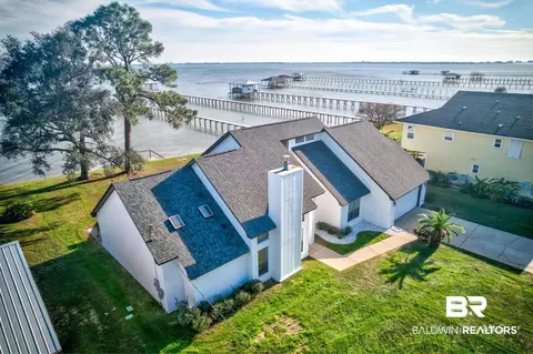 9100 Bayview Dr, Lillian, AL 36549