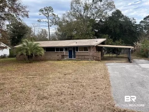 22660 Circle Dr, Robertsdale, AL 36567