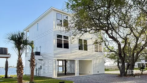 1053 Water Oaks Cir, Gulf Shores, AL 36542