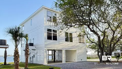 1053 Water Oaks Cir, Gulf Shores, AL 36542