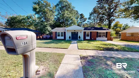 104 Vanderbilt Dr, Mobile, AL 36608 photo 2