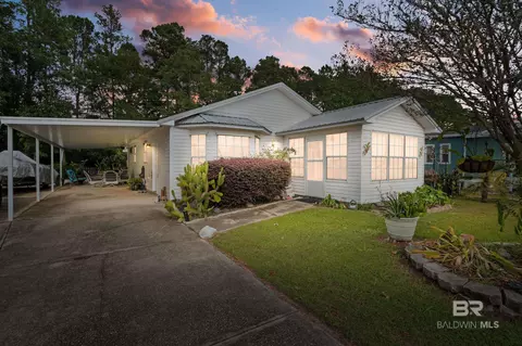 1192 Ridgewood Dr, Lillian, AL 36549
