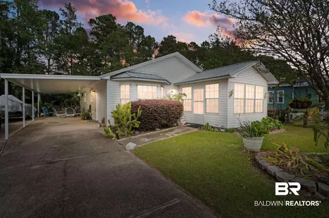 1192 Ridgewood Dr, Lillian, AL 36549