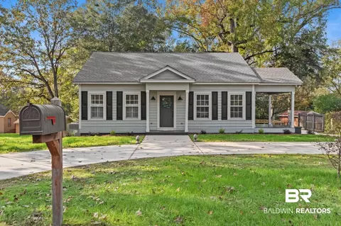 425 N Mount Pleasant Ave, Monroeville, AL 36460